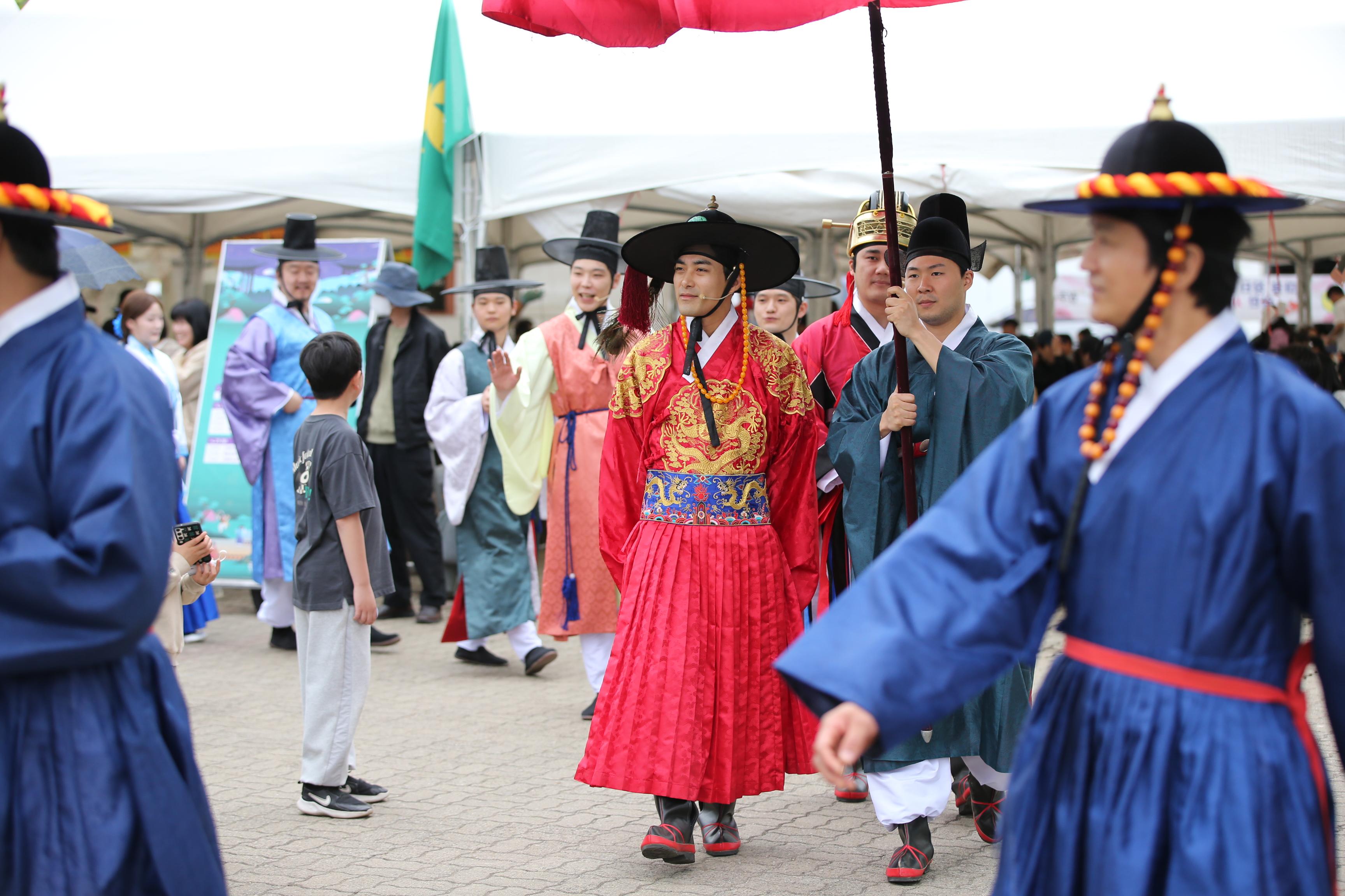 제28회 광주왕실도자페스티벌 거리에 나온 진상퍼레이드